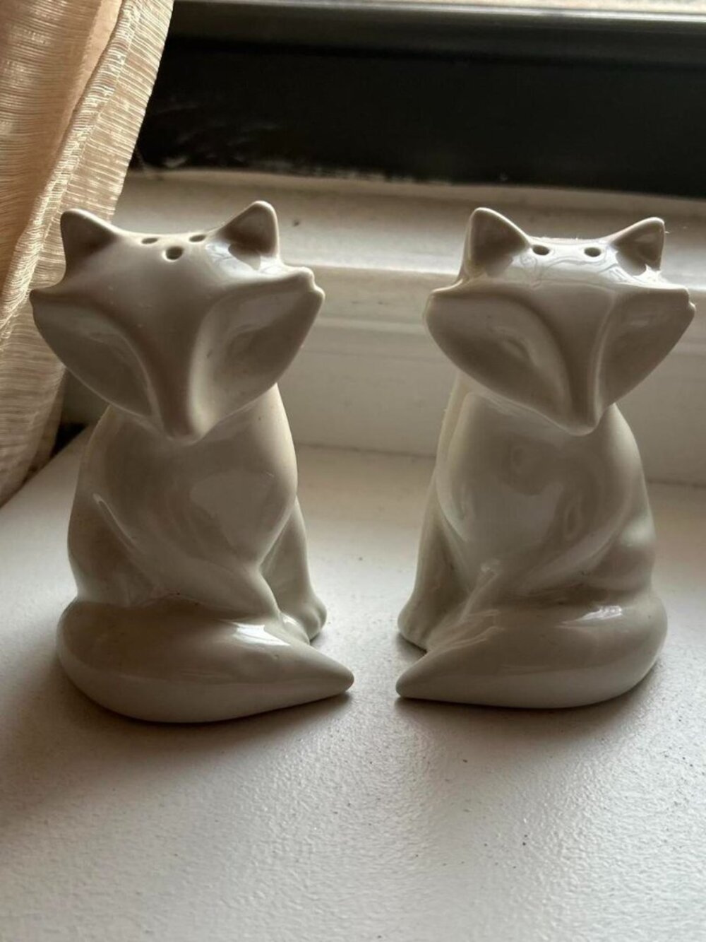 New White Fox Shaped Target Salt and Pepper Shakers